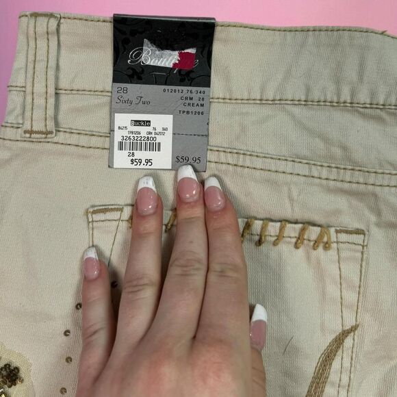 Embroidered, beaded and embellished floral beige shorts with brown details🎀 - Picture 8 of 8